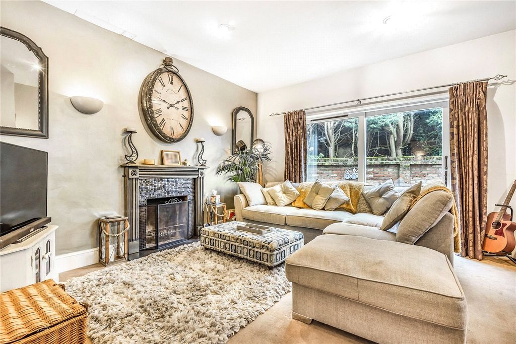 Property photo 3 of 10 Sitting Room