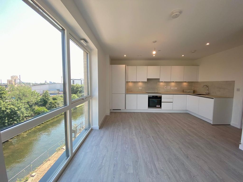 Property photo 1 of 7 Kitchen