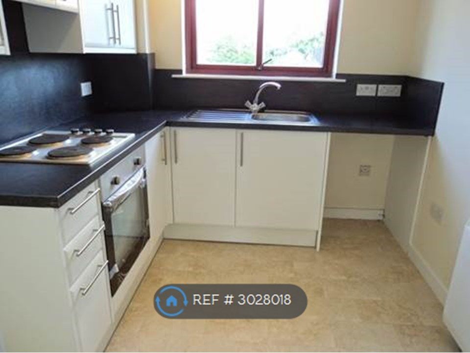 Property photo 3 of 8 Kitchen