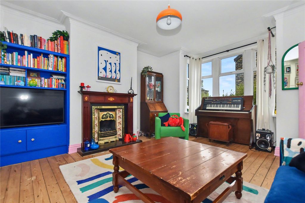 Property photo 2 of 29 Picture No. 18