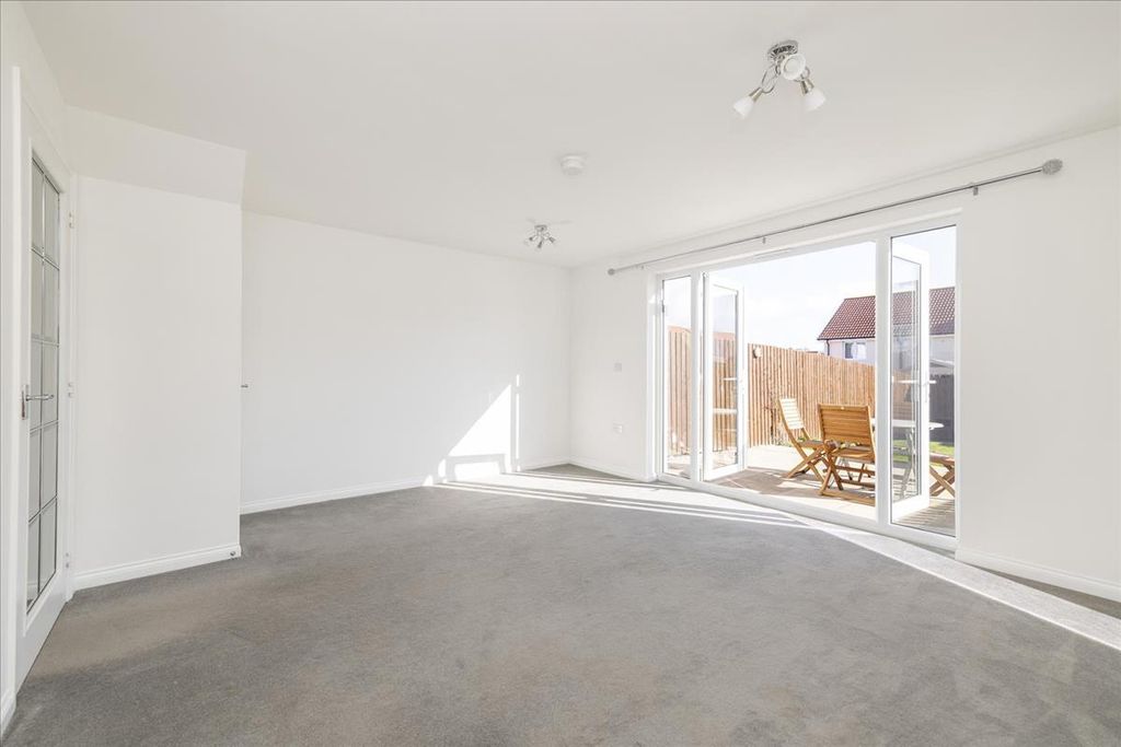 Property photo 3 of 25