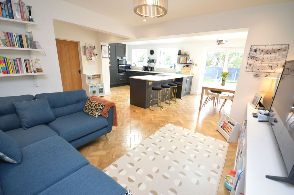 Property photo 2 of 41