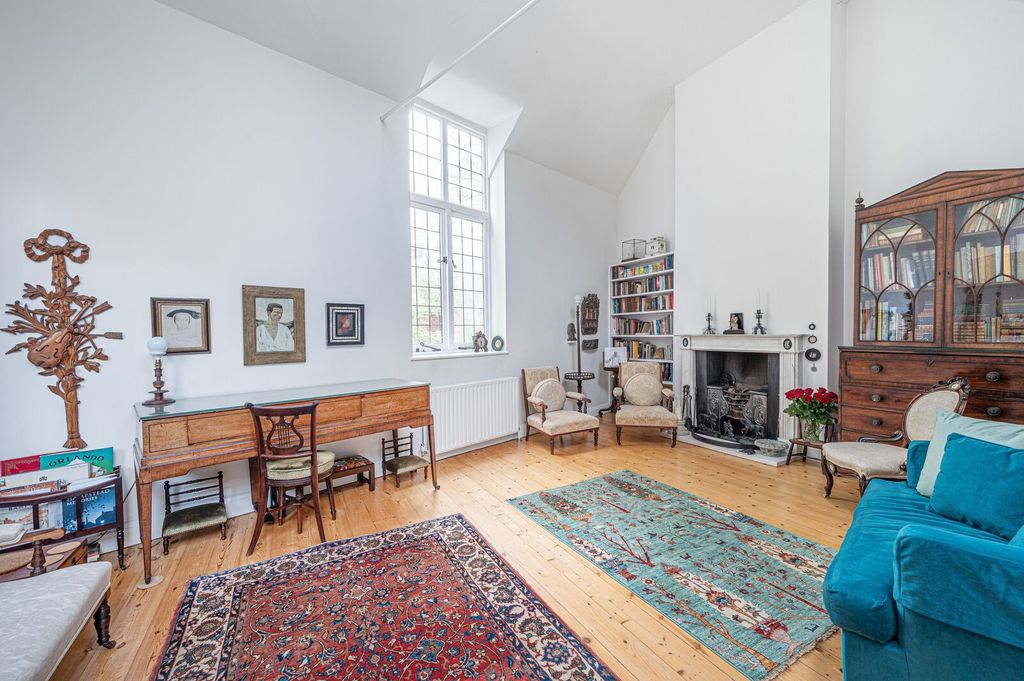 Property photo 2 of 12