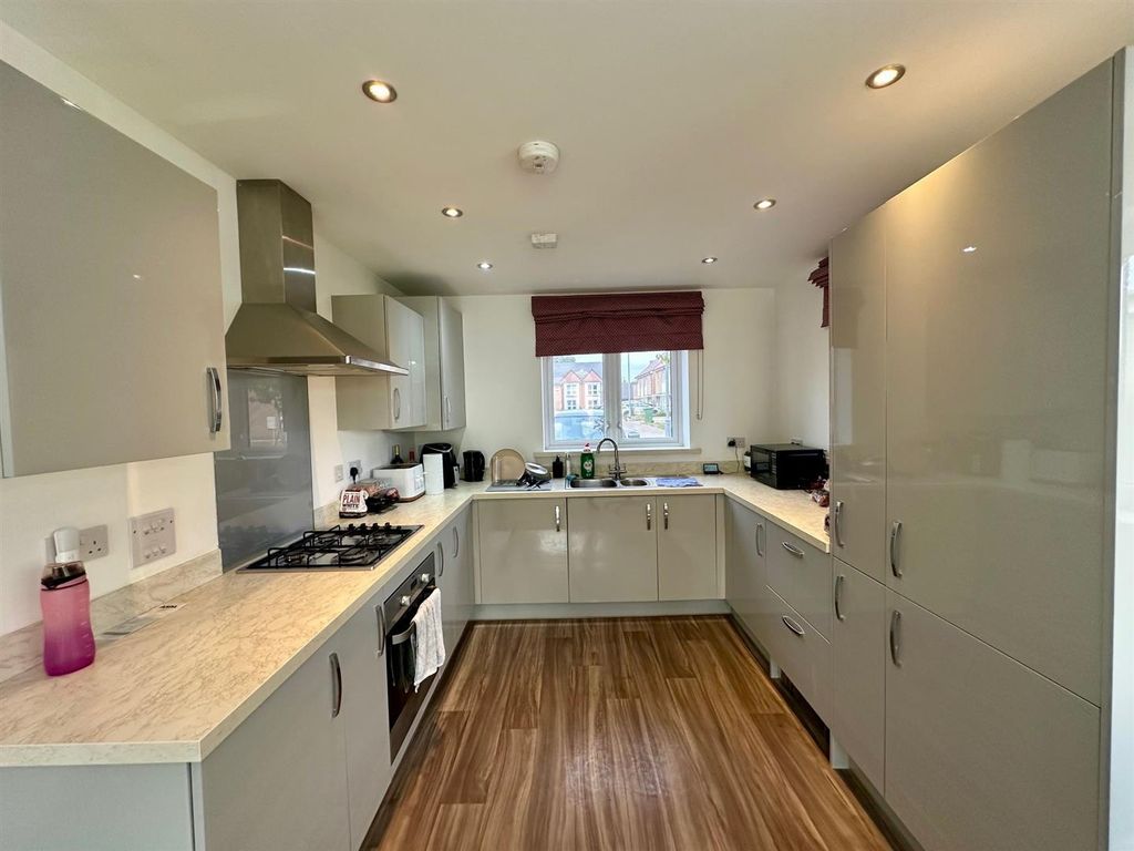 Property photo 2 of 14 Kitchen