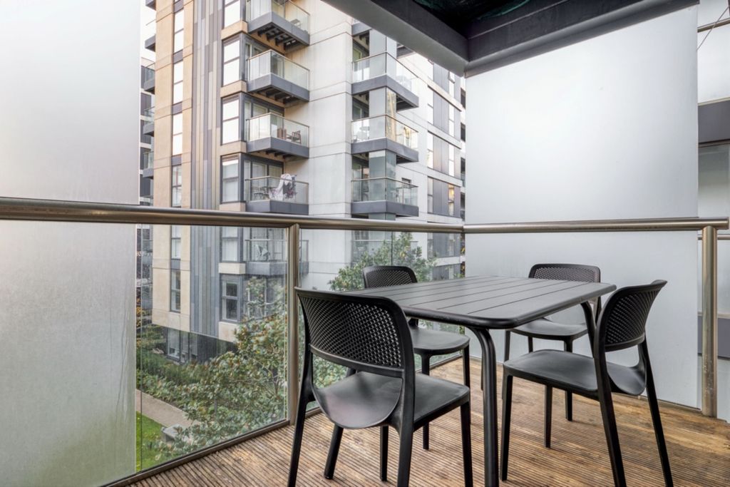 Property photo 3 of 18 Dance Square