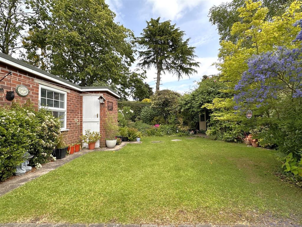 Property photo 3 of 25 Lovely Private Garden 114