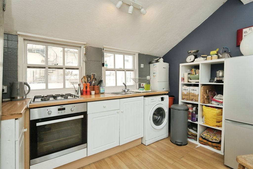 Property photo 2 of 21