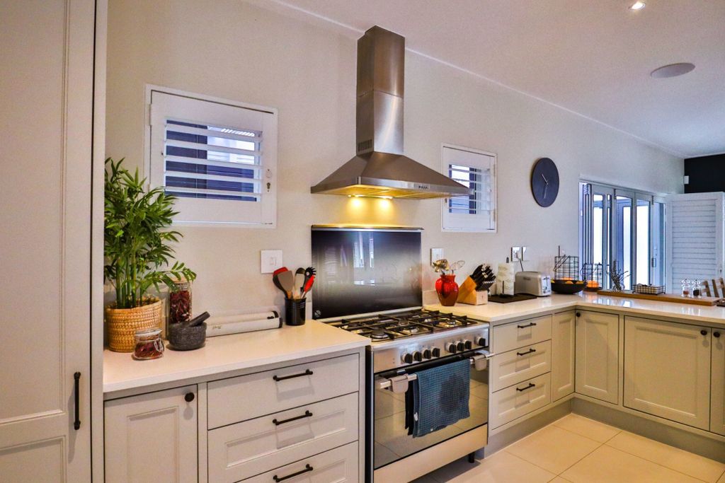 Property photo 2 of 42 Kw1682896