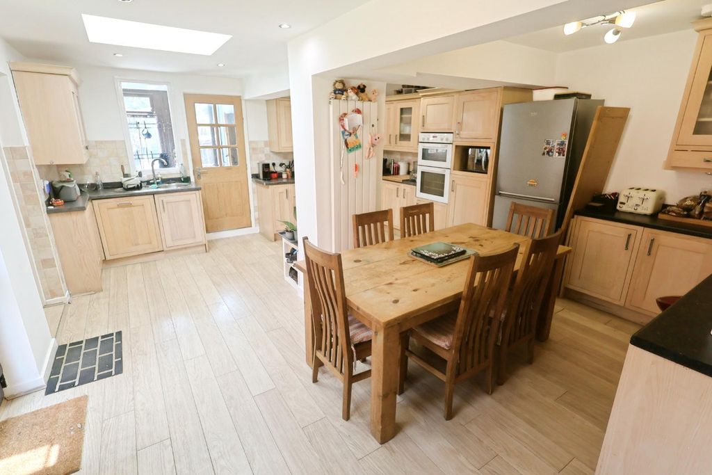 Property photo 2 of 18 Kitchen / Breakfast Room