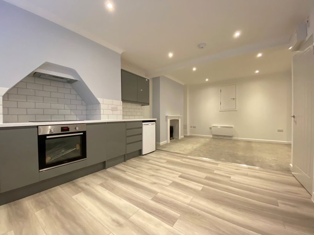 Property photo 1 of 7 Studio For Rent