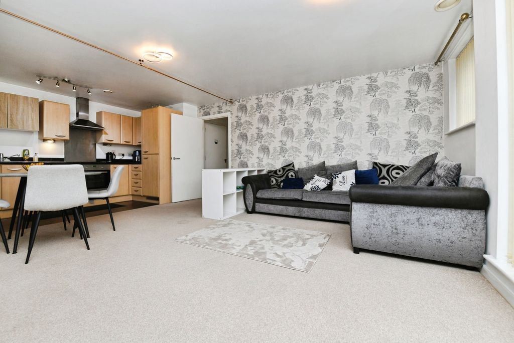 Property photo 3 of 16 Pbox-Img.Jpg