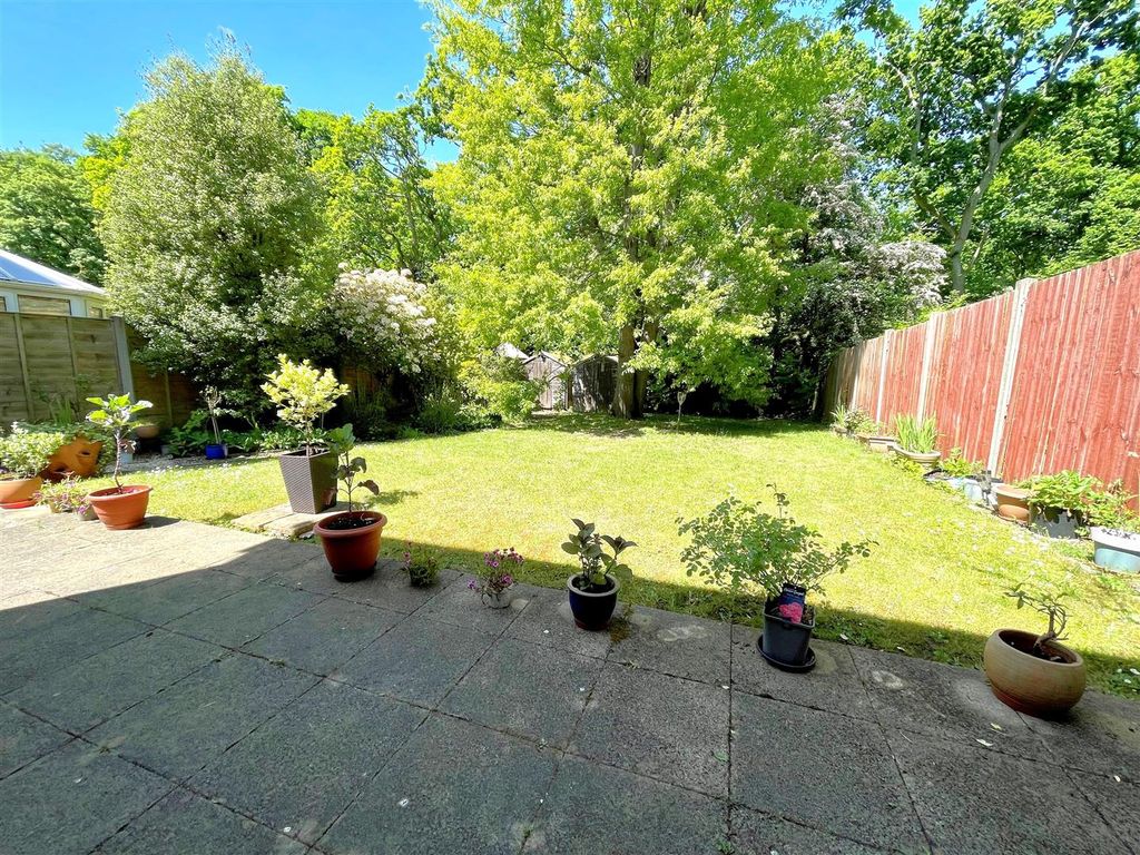 Property photo 2 of 11 Garden 2.Jpg