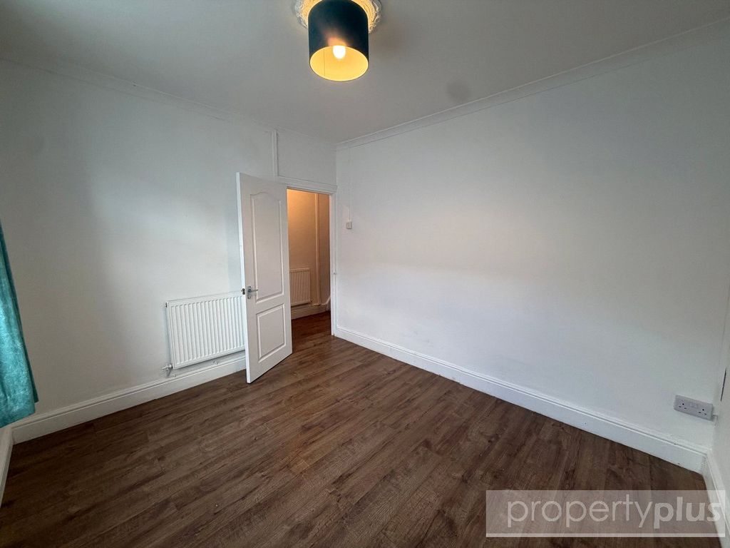 Property photo 2 of 12 Picture No. 19