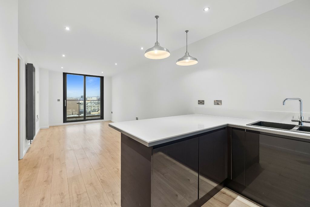 Property photo 3 of 24