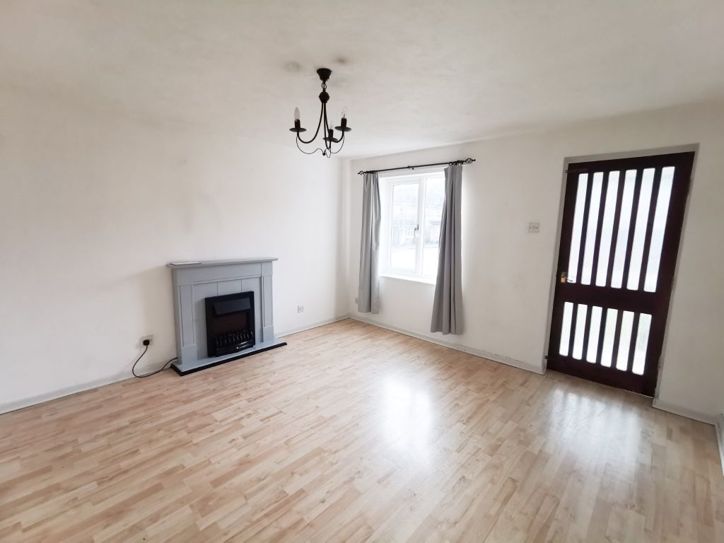 Property photo 3 of 6 Living Room