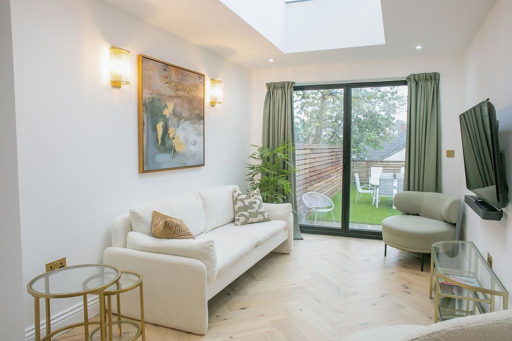 Property photo 1 of 24