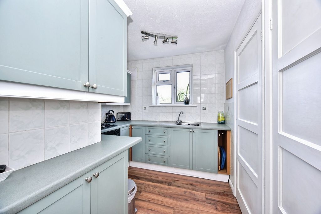 Property photo 3 of 14 Kitchen