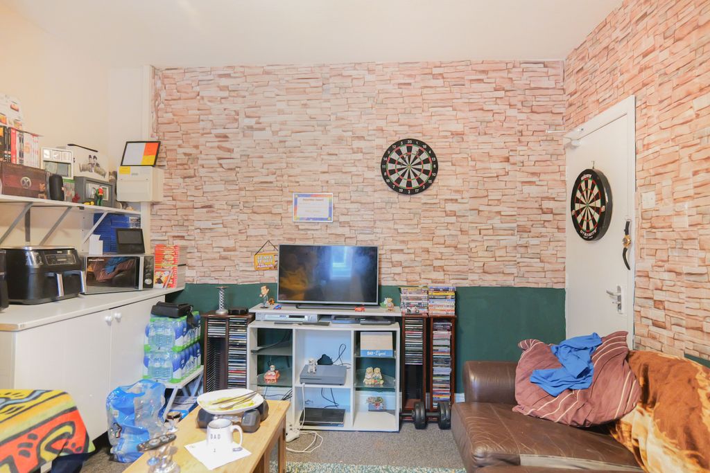 Property photo 3 of 28