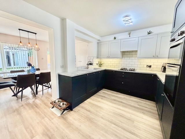 Property photo 3 of 12 Kitchen