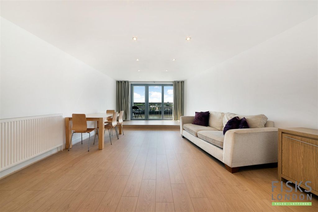 Property photo 2 of 15 Chinnocks Wharf, 36-22.Jpg
