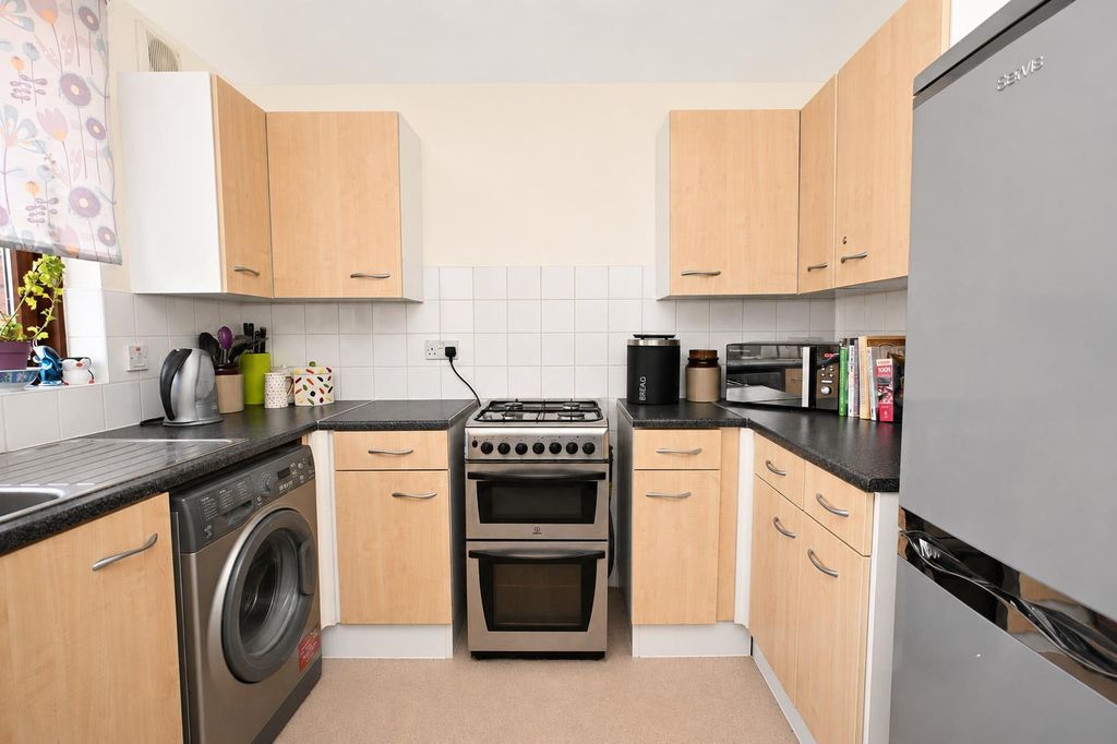 Property photo 2 of 11 Kitchen