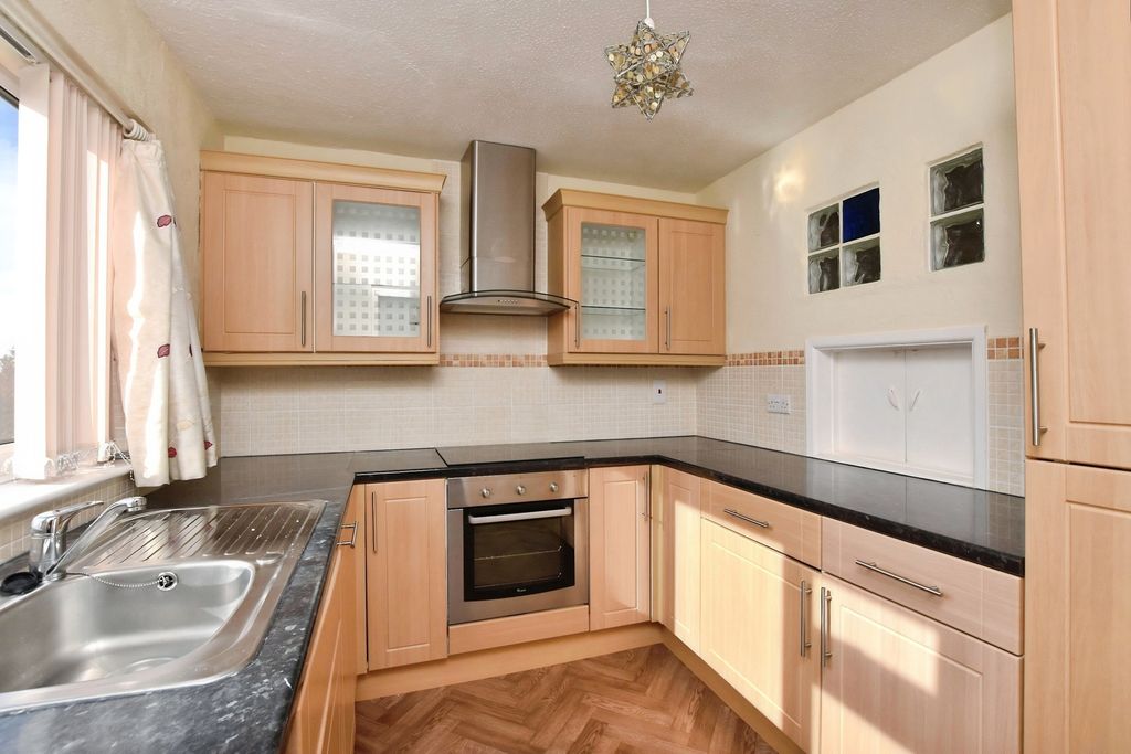 Property photo 3 of 17 Kitchen