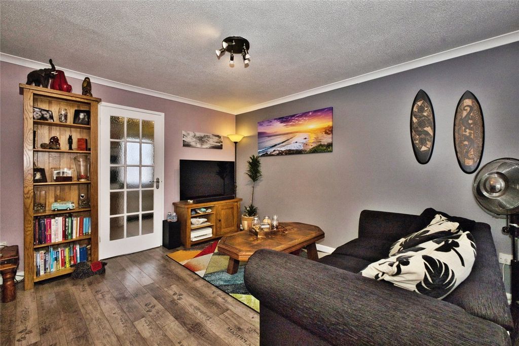 Property photo 2 of 14 Lounge