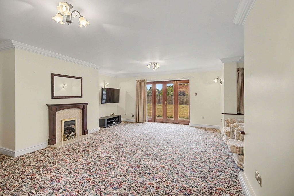 Property photo 2 of 19
