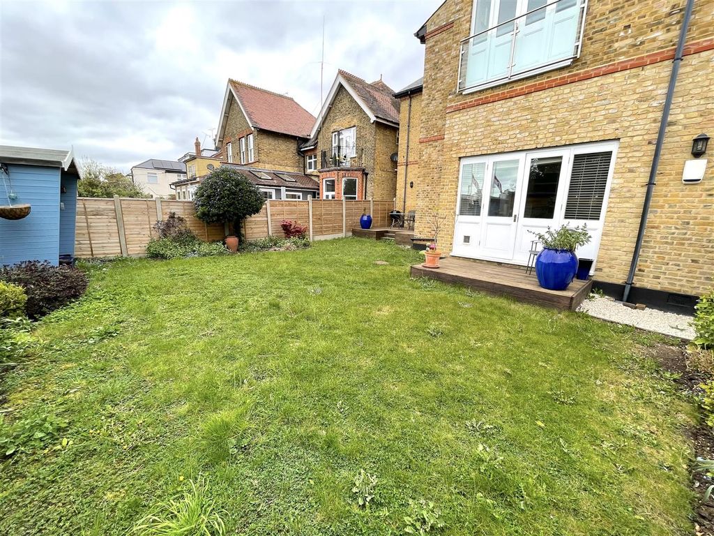Property photo 2 of 14 Garden