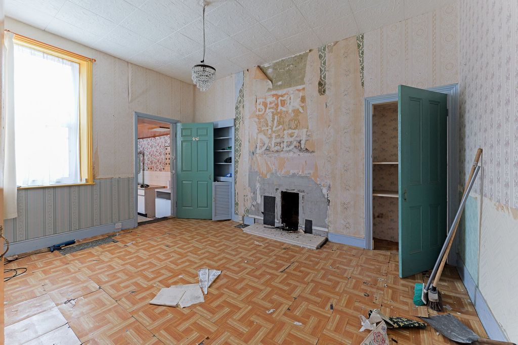 Property photo 3 of 8 Dining Room