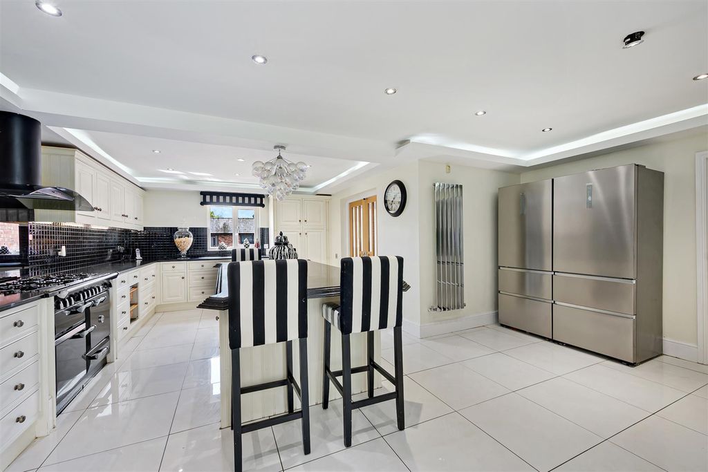 Property photo 3 of 36 Diggers Barn Kitchen