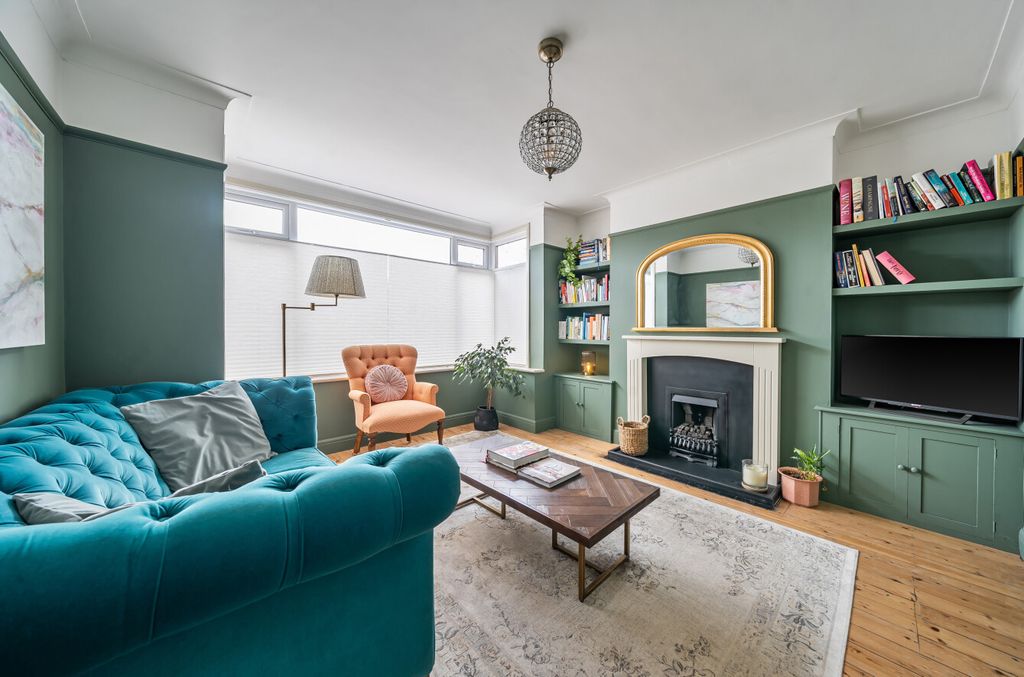 Property photo 3 of 22 Lounge