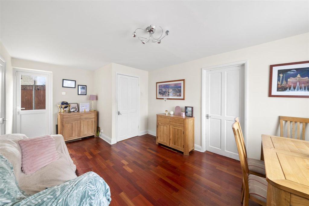 Property photo 3 of 17 5