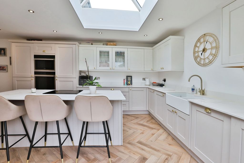 Property photo 2 of 18 Pbox-Img.Jpg
