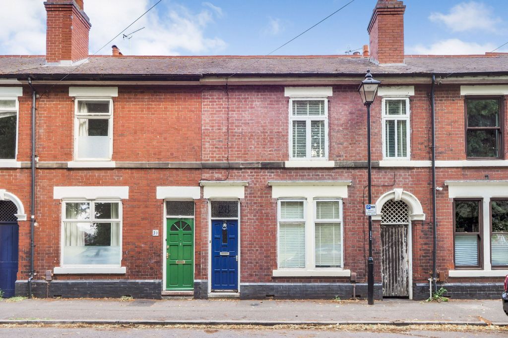 Property photo 1 of 11 28 Chester Green Road, Derby, Derbyshire, De1 3Sf
