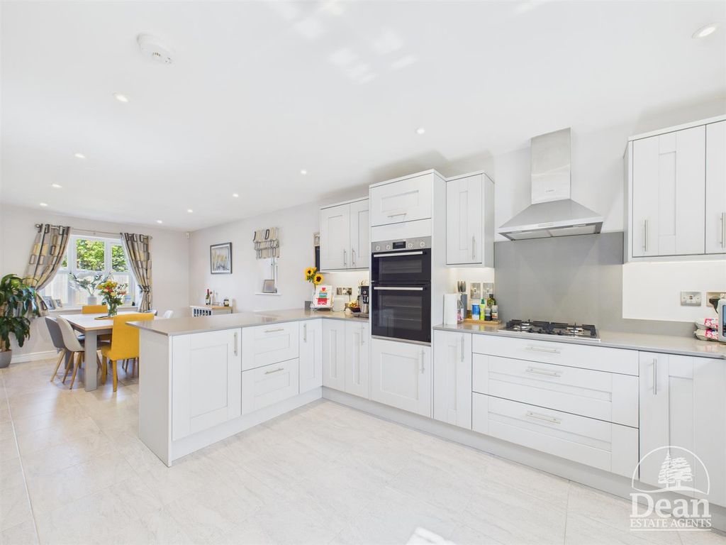 Property photo 3 of 28