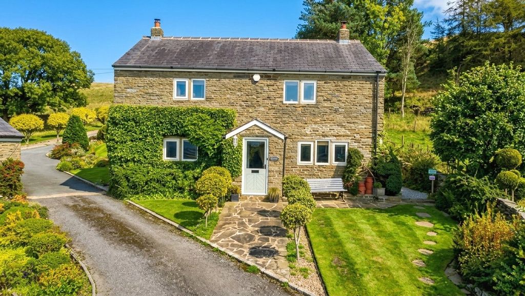 Property photo 1 of 36 Detached Farmhouse
