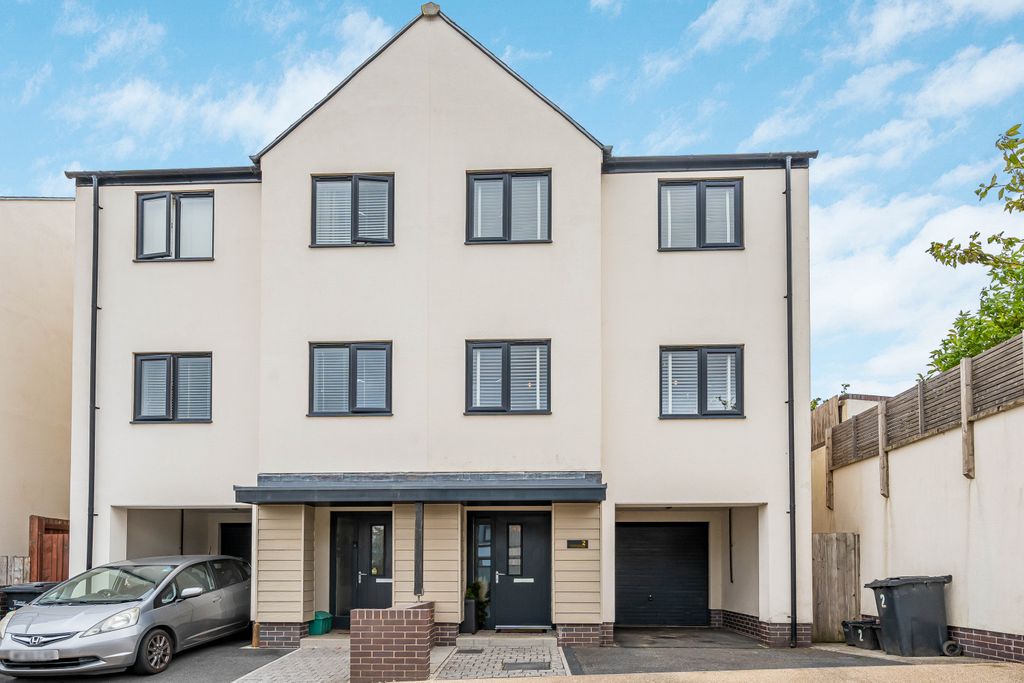Property photo 1 of 33