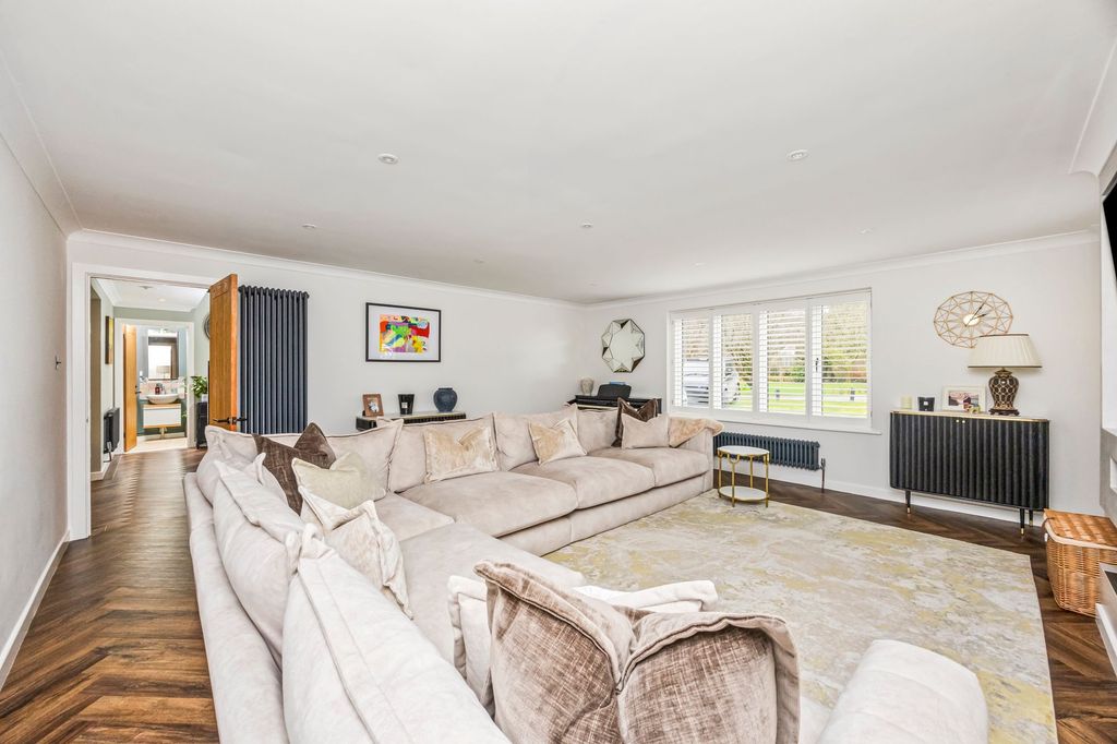 Property photo 2 of 31