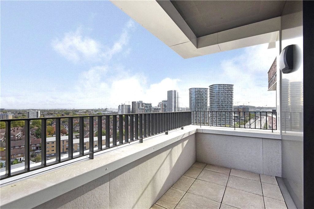 Property photo 2 of 23 Picture No. 18