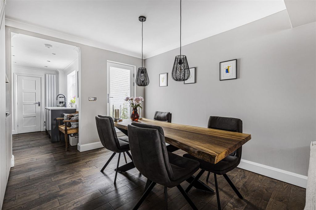 Property photo 3 of 10 8_31993.Jpg