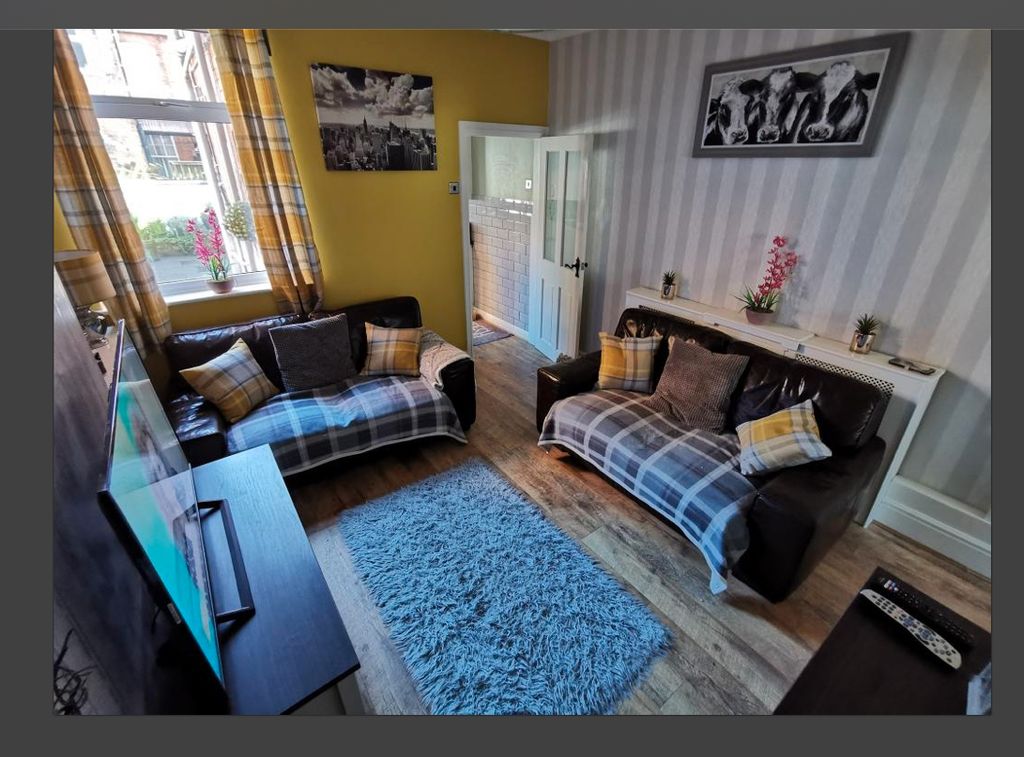 Property photo 3 of 9 Dining