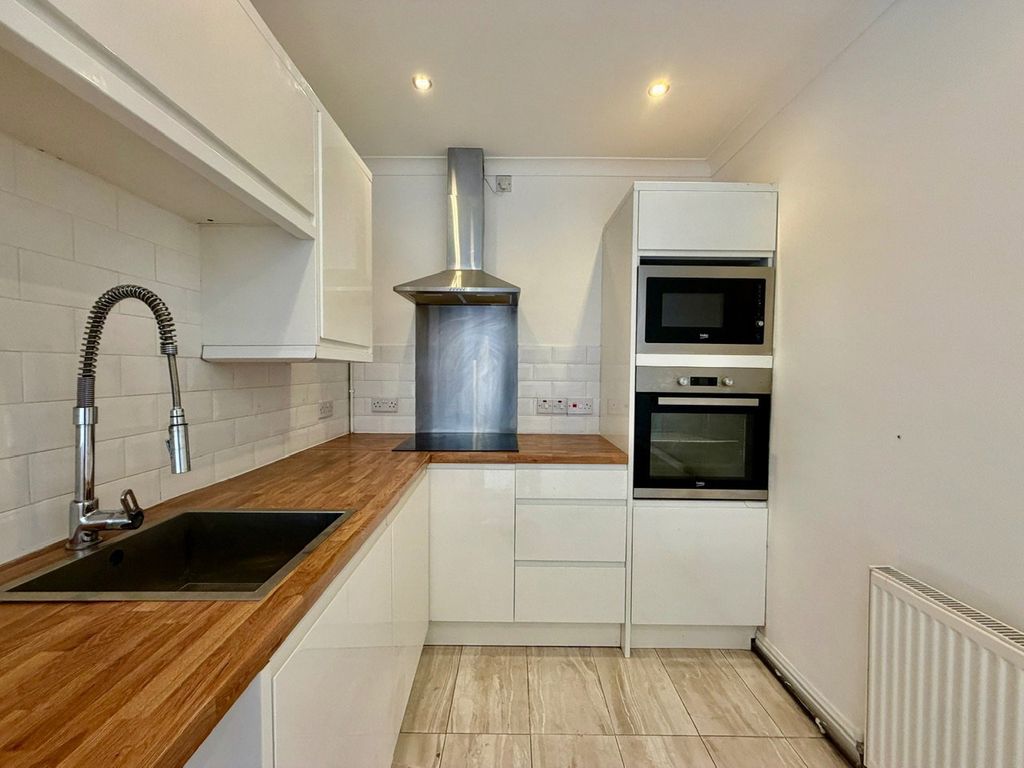 Property photo 3 of 25
