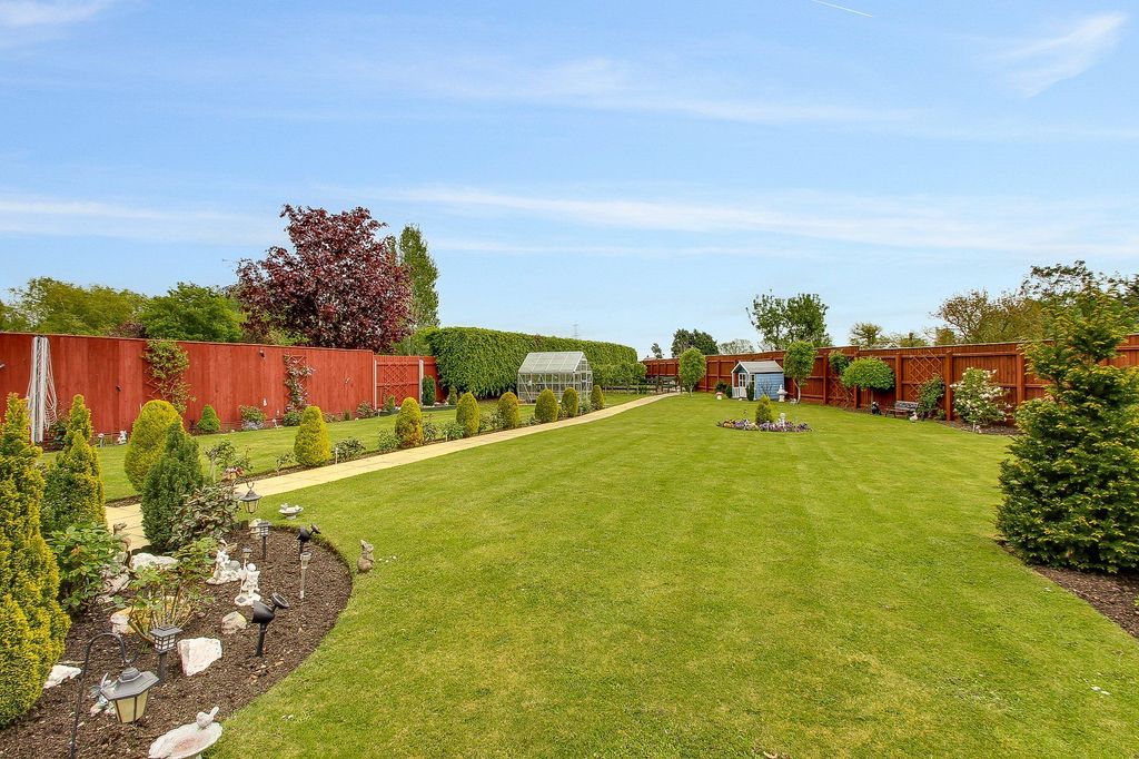 Property photo 3 of 37