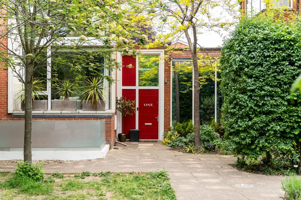 Property photo 2 of 36