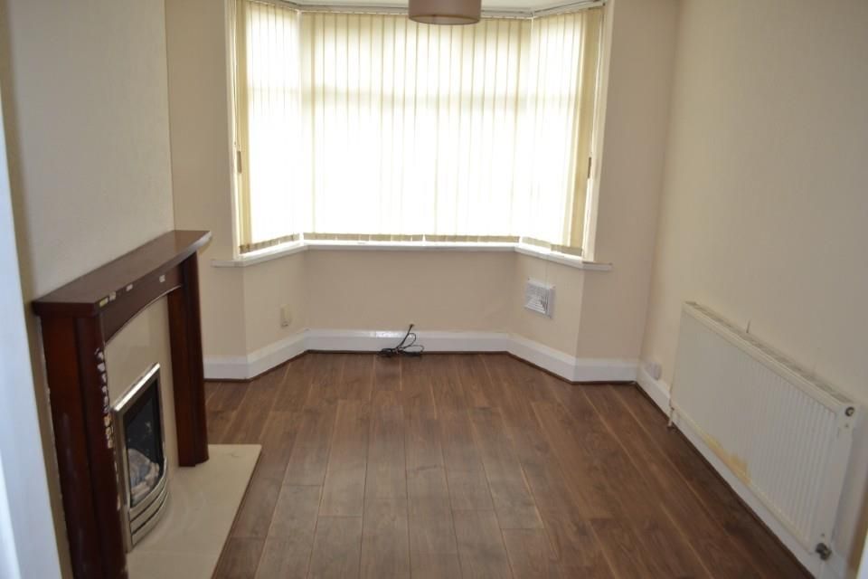 Property photo 2 of 11 Lounge (Custom).Jpg