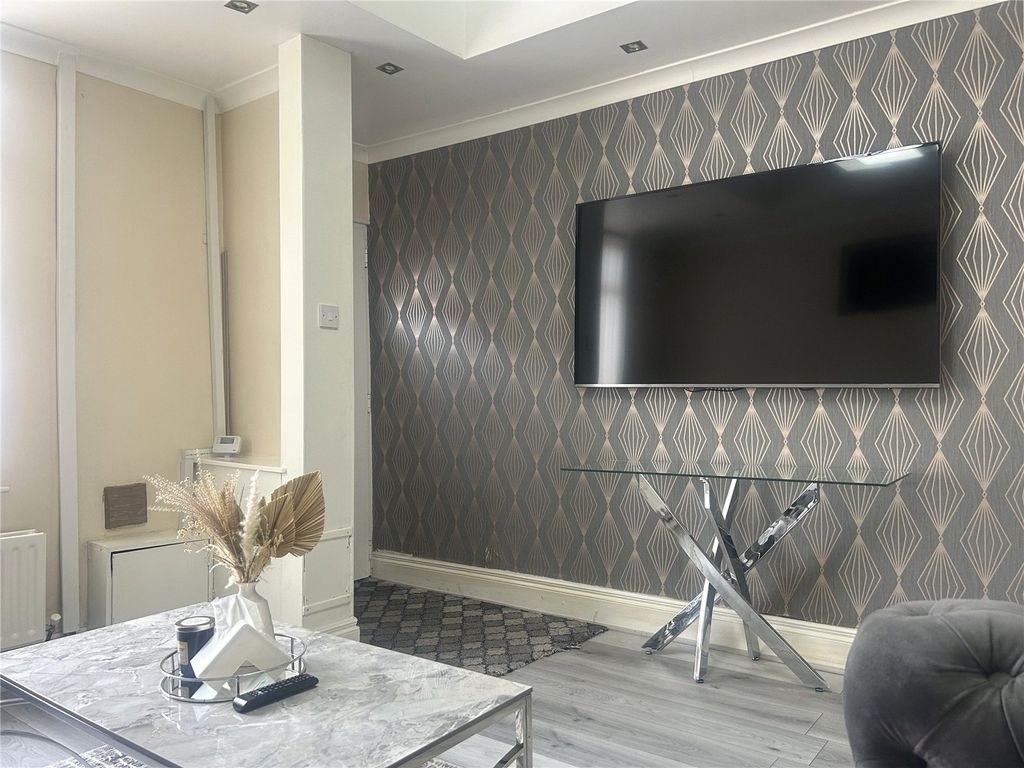 Property photo 2 of 13 Lounge