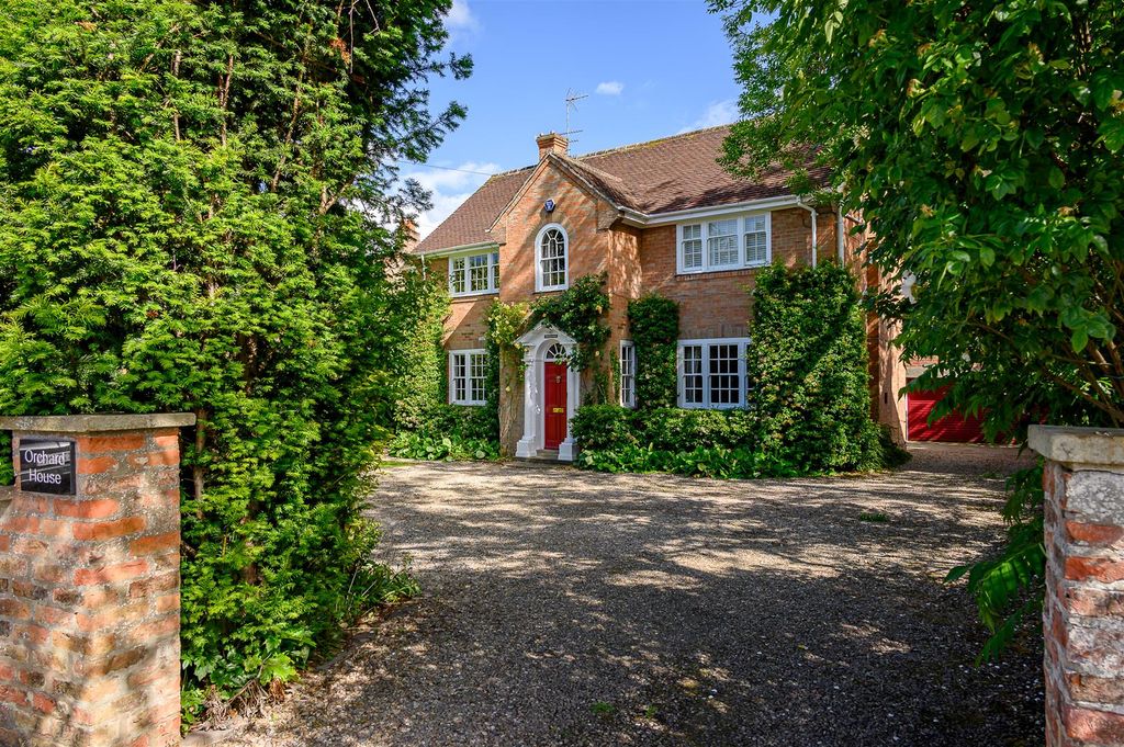 Property photo 1 of 40 External