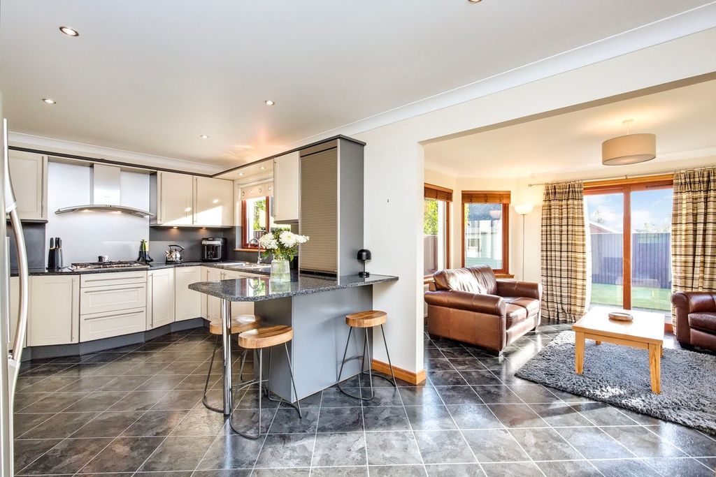 Property photo 2 of 22