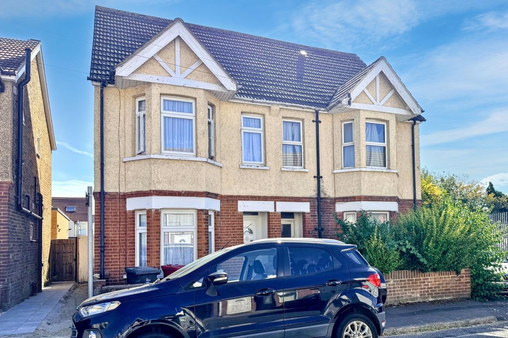 Property photo 1 of 1 25 Henry Road, Slough, Sl1 2Qn